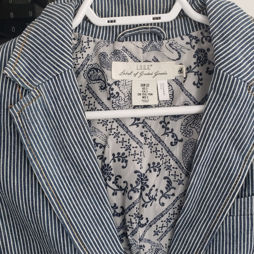 Blazer - Picture 2 of 2